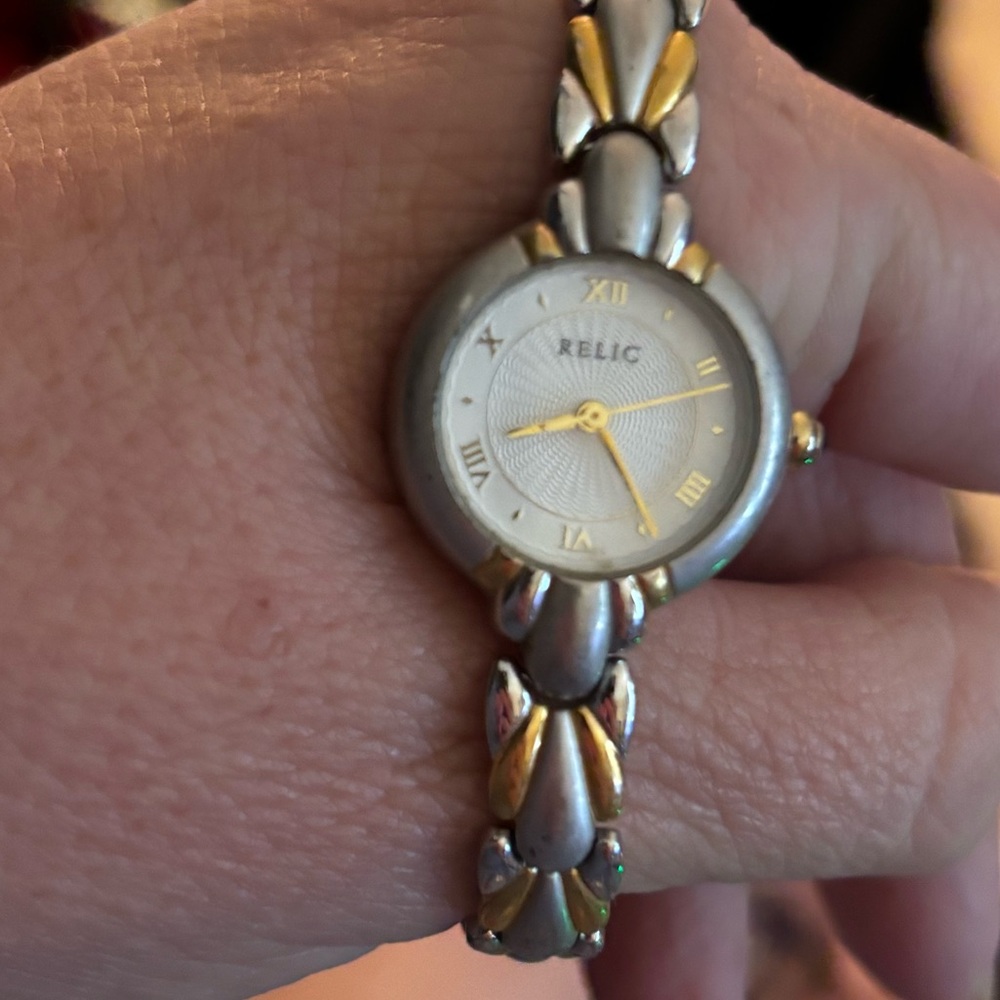 Relic Women's Two-Tone Gold and Silver Watch Small Y2K 90s